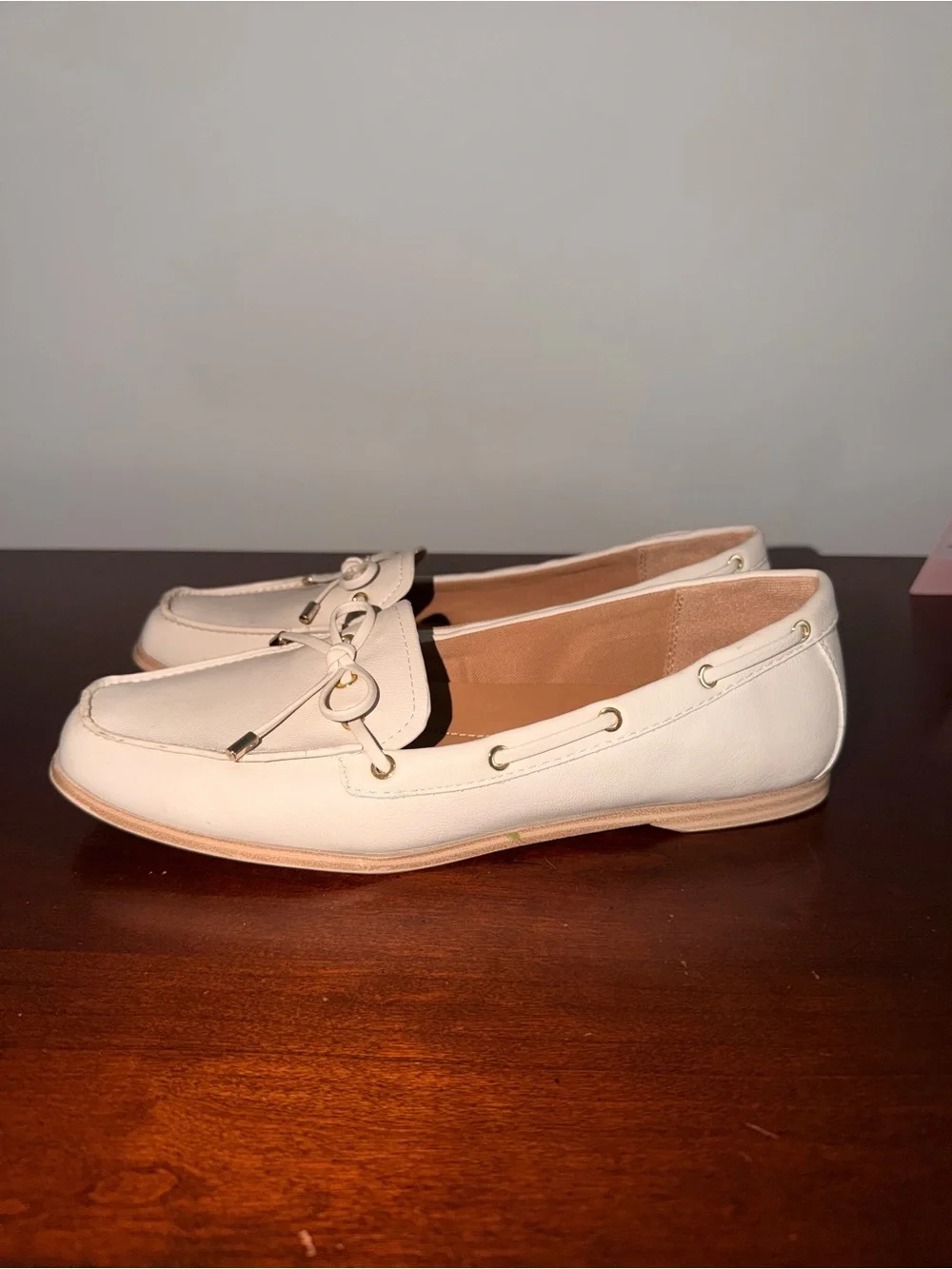 DV by Dolce Vita Women's Off-White Leather Bow Loafers